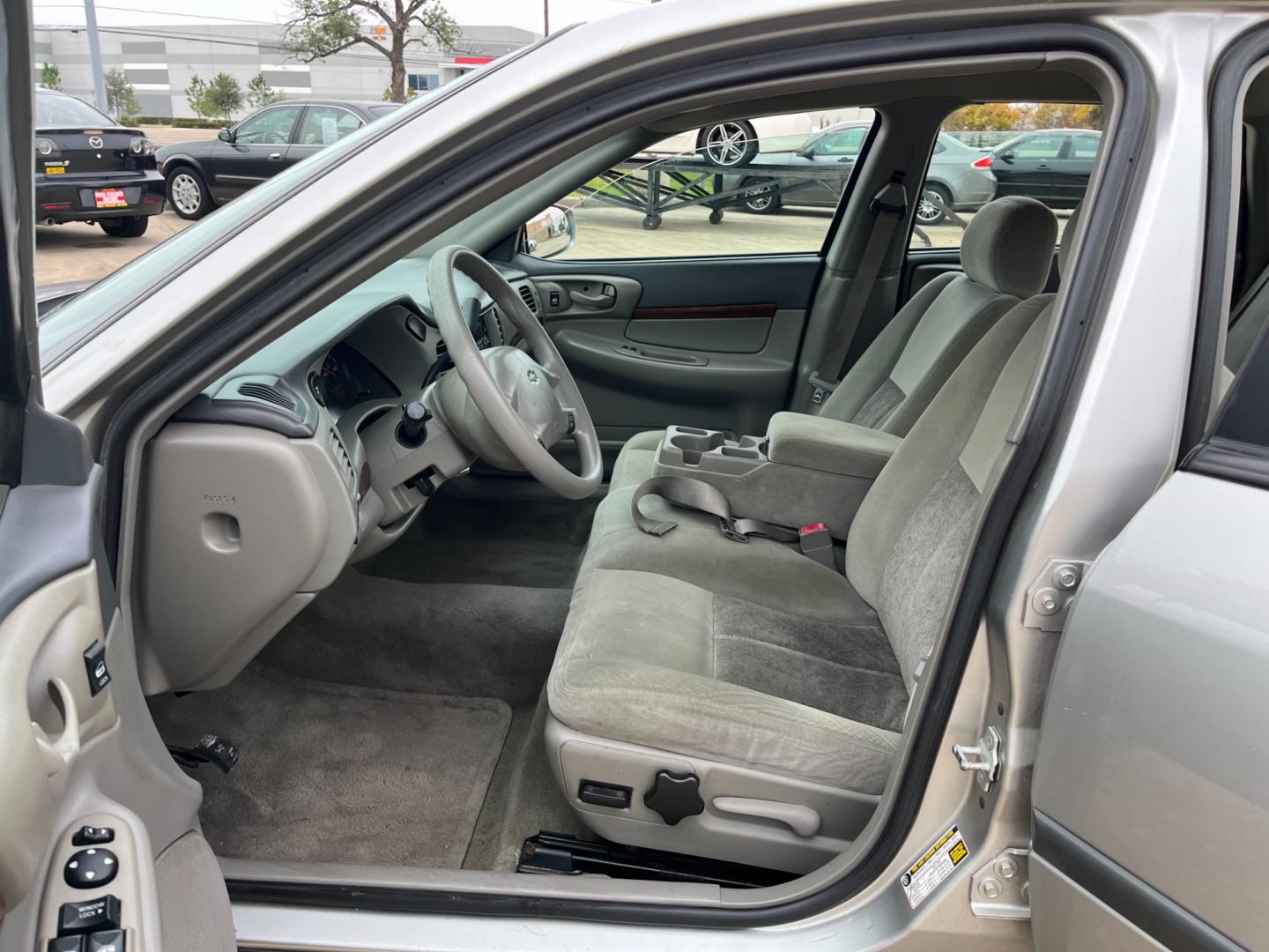 2005 SILVER /gray Chevrolet Impala Base (2G1WF52E459) with an 3.4L V6 OHV 12V engine, 4-Speed Automatic Overdrive transmission, located at 14700 Tomball Parkway 249, Houston, TX, 77086, (281) 444-2200, 29.928619, -95.504074 - Photo#8